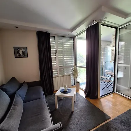 Temple 11 Apartment *