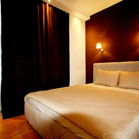 Temple 11 Apartment *